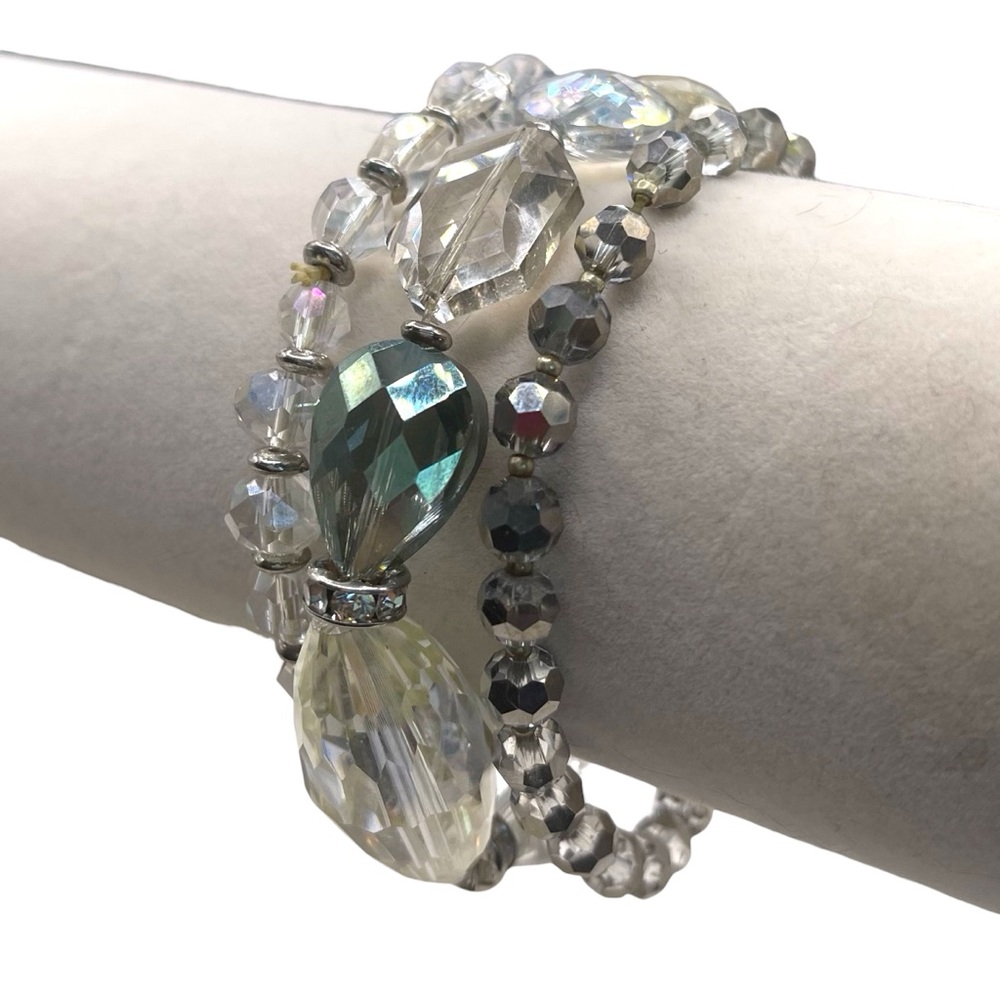 ❤️ Vintage Crystal x Acrylic Stretch Beaded Bracelet Trio in Iridescent - Picture 3 of 6